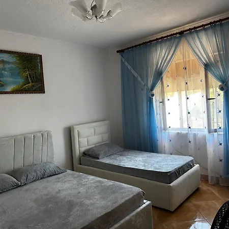 منزل للإقامة Double Triple Rooms With Lake View Balcony *